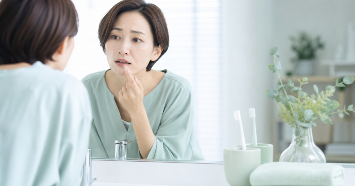 歯茎から血が出る原因は？口臭や歯周病が不安な方のセルフチェック